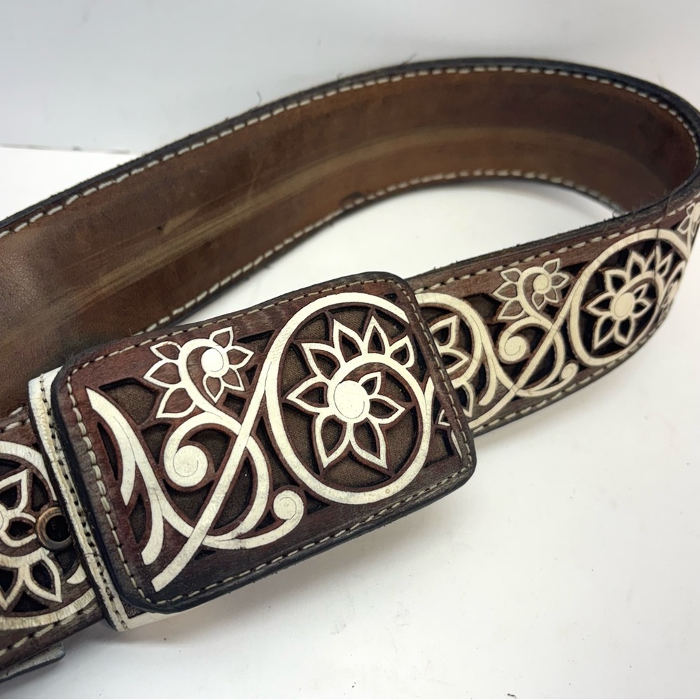 Vintage Tooled Leather Belt w/Floral Scroll Design Brown/White Western Large 43” - Picture 4 of 7